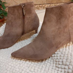 Suede boots